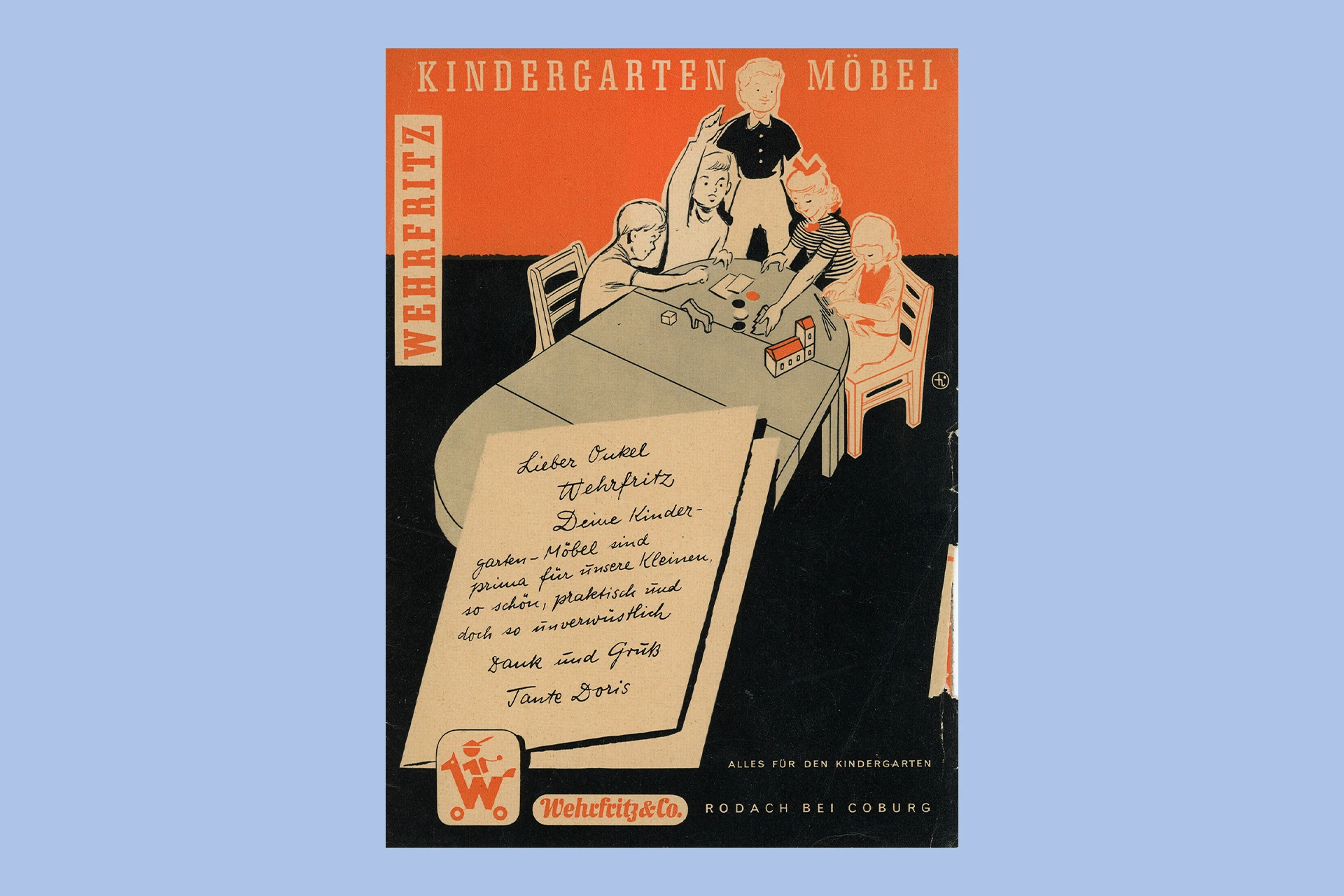 Katalog-Titelseite der Firma Wehrfritz mit einer Zeichnung, die Kindergartenkinder am Tisch sitzend darstellt.