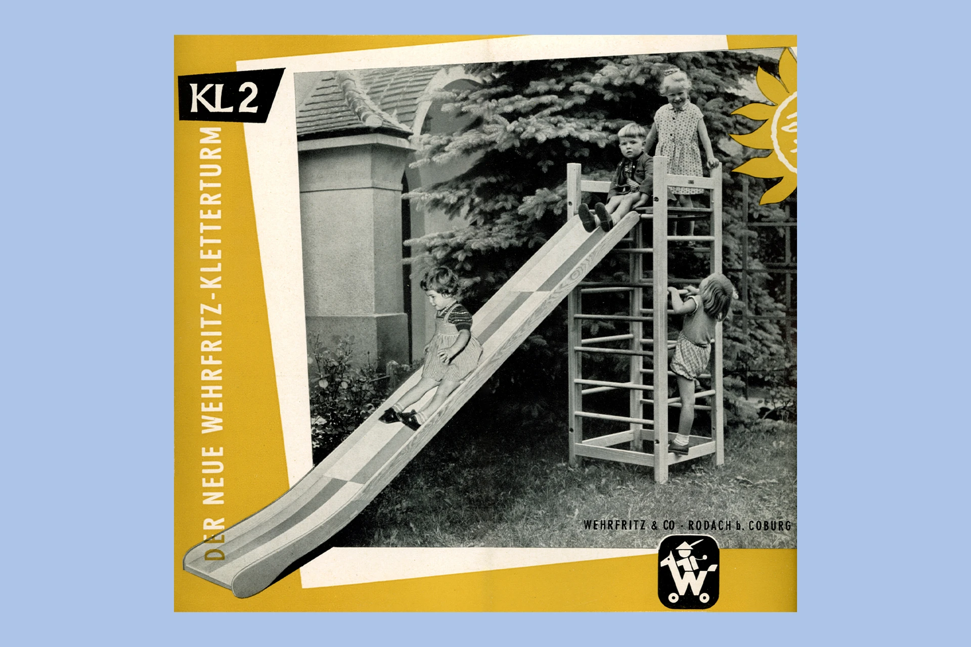 Historischer Werbeprospekt der Firma Wehrfritz für ein Klettergerüst mit Rutsche; Schwarz-Weiß-Foto.